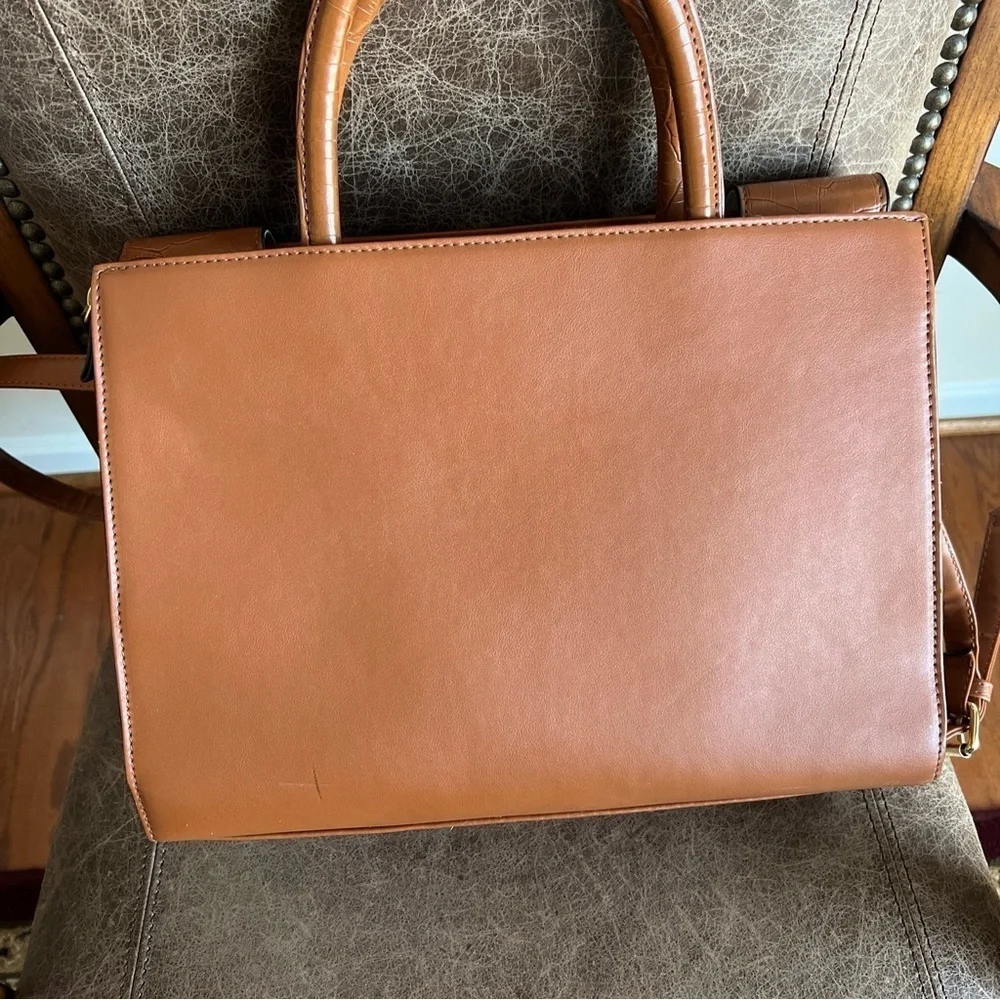 EUC Women's BCBG Camelia‎ Satchel!!